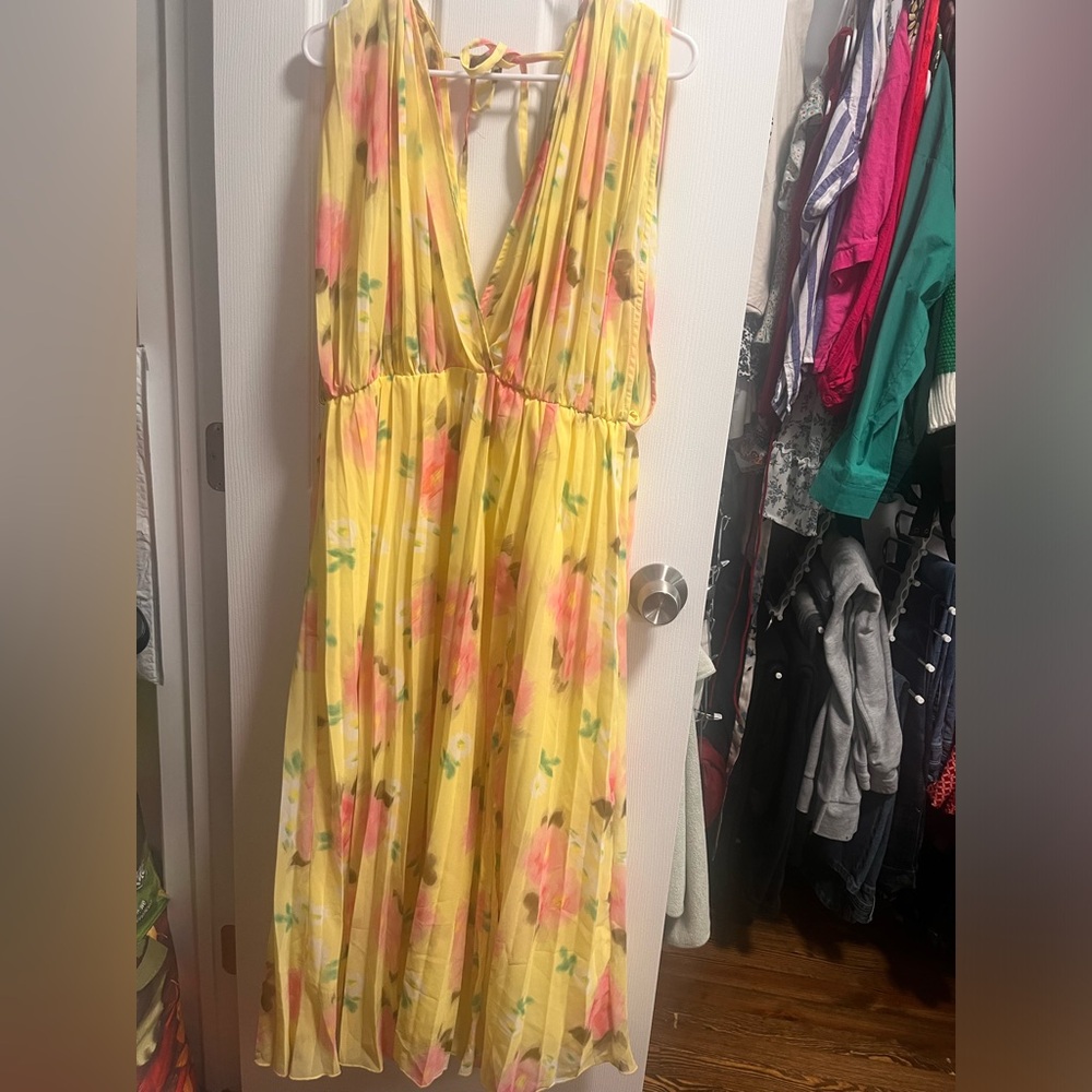 Stunning yellow dress